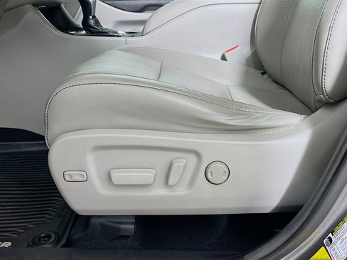 Used 2016 Toyota Highlander Limited image 21