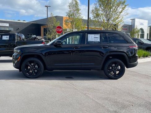 New 2025 Jeep Grand Cherokee Altitude image 36