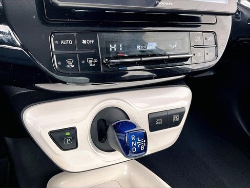 Used 2016 Toyota Prius Three Touring image 30