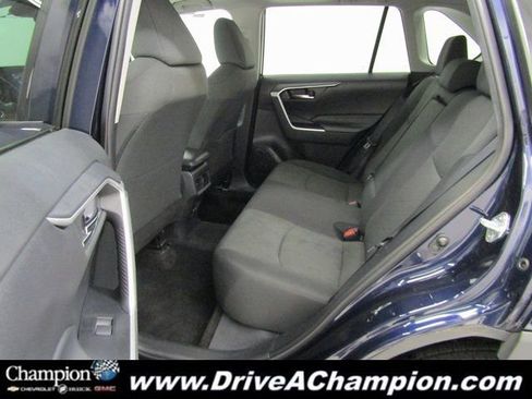 Used 2021 Toyota RAV4 XLE w/ Convenience Package image 18