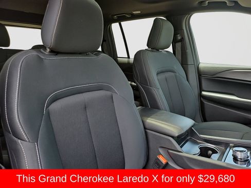 Used 2025 Jeep Grand Cherokee Laredo X w/ Luxury Tech Group I RWD image 18