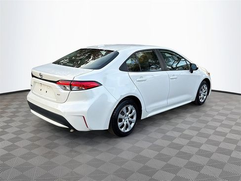 Used 2021 Toyota Corolla LE image 6