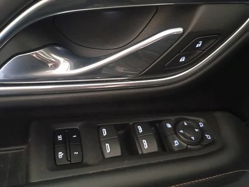 Used 2023 GMC Yukon XL AT4 AWD/4WD image 17