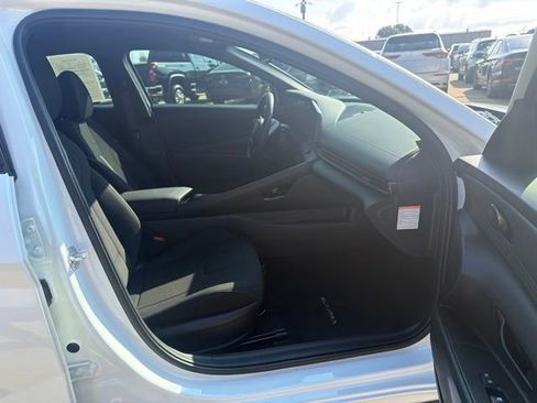 Used 2026 Hyundai Elantra SEL FWD image 24