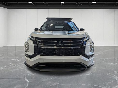 Used 2025 Mitsubishi Outlander SE image 8