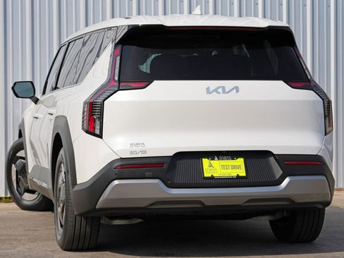 Used 2024 Kia EV9 Light Long Range image 5