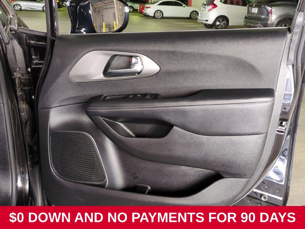 Used 2025 Chrysler Pacifica Select FWD image 31
