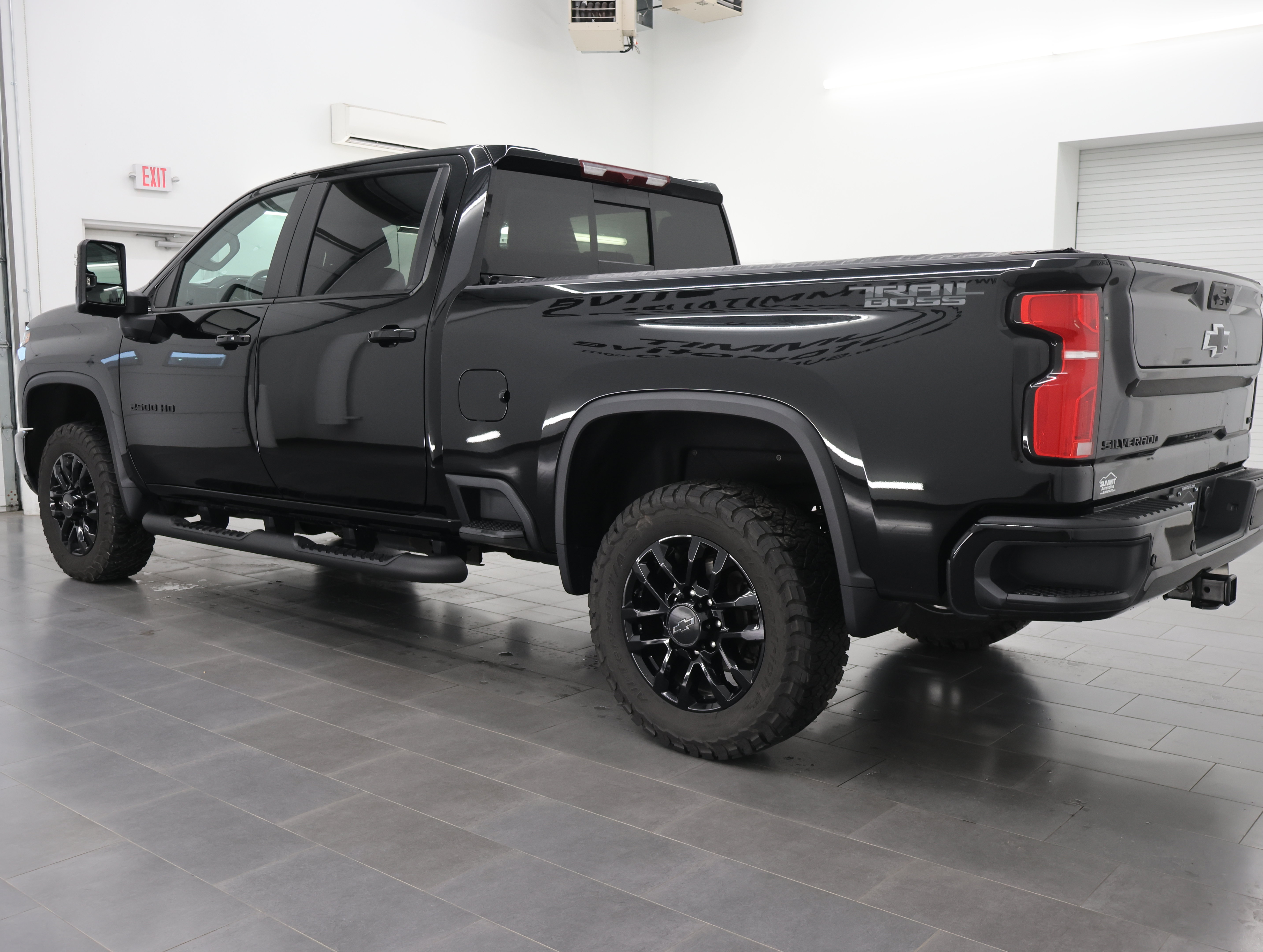 Used 2025 Chevrolet Silverado 2500 LT w/ Trail Boss Package AWD/4WD image 6