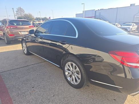 Used 2017 Mercedes-Benz E 300 4MATIC image 6