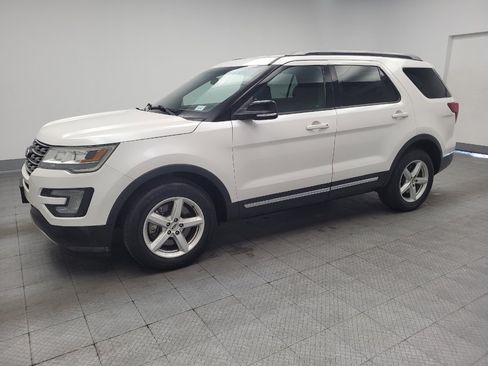 Used 2016 Ford Explorer XLT AWD/4WD image 2