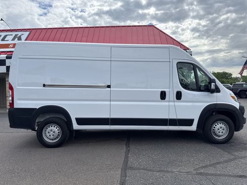 Used 2025 RAM ProMaster 2500 w/ Convenience Group FWD image 8