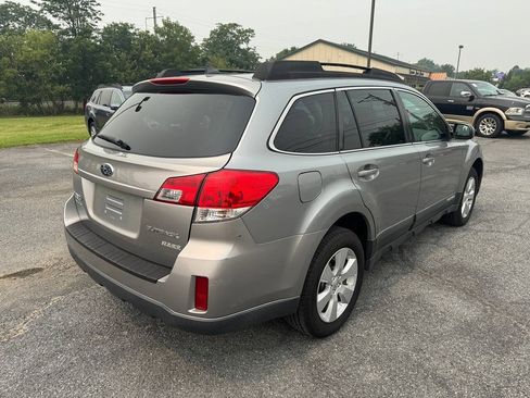 Used 2011 Subaru Outback 2.5i Limited AWD/4WD image 7
