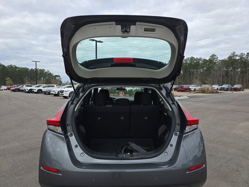 Used 2025 Nissan Leaf S image 16