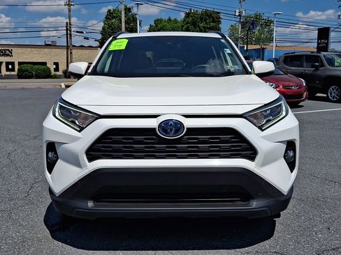 Used 2019 Toyota RAV4 XLE w/ Carpet Mat Package AWD/4WD image 2