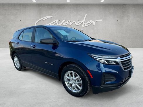Used 2022 Chevrolet Equinox LS FWD image 2