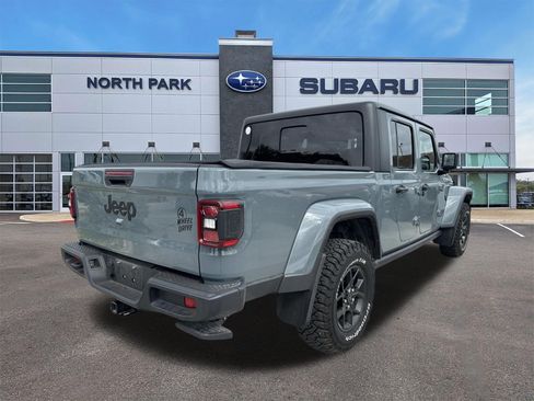 Used 2024 Jeep Gladiator Sport AWD/4WD image 3