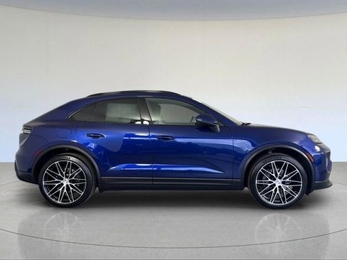 Certified 2025 Porsche Macan Electric image 9
