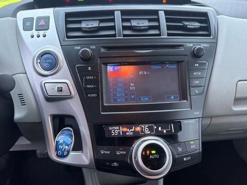 Used 2012 Toyota Prius V image 23