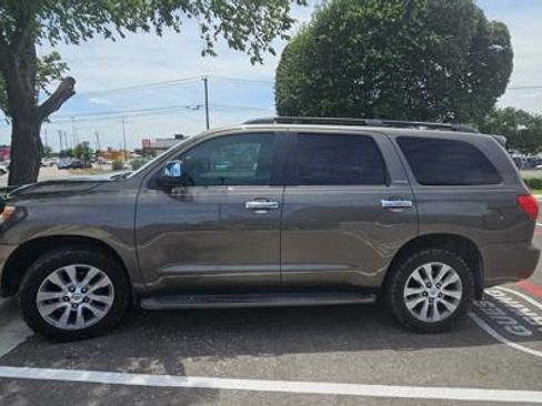 Used 2013 Toyota Sequoia Limited AWD/4WD image 4