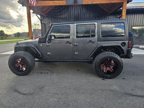 Used 2018 Jeep Wrangler Unlimited Sport image 24