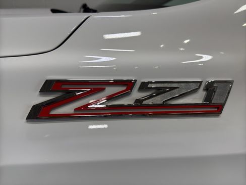 Used 2023 Chevrolet Tahoe Z71 w/ Luxury Package AWD/4WD image 10