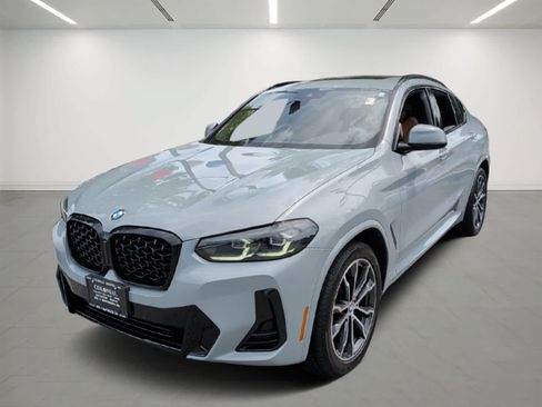 Used 2022 BMW X4 xDrive30i AWD/4WD image 2