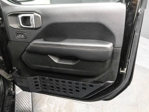 Used 2018 Jeep Wrangler Unlimited Sahara w/ Uconnect 4C Nav & Sound Group image 41