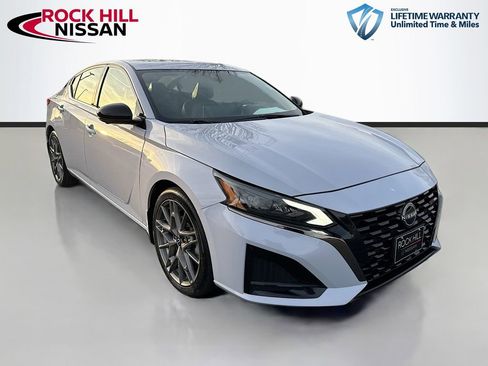 Used 2024 Nissan Altima 2.0 SR image 1