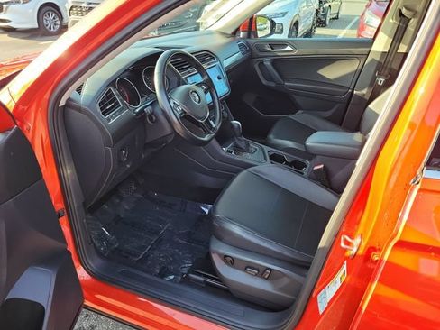 Used 2019 Volkswagen Tiguan SE w/ Panoramic Sunroof Package FWD image 16