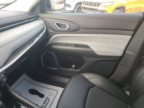 Used 2022 Jeep Compass Latitude w/ Convenience Group image 16