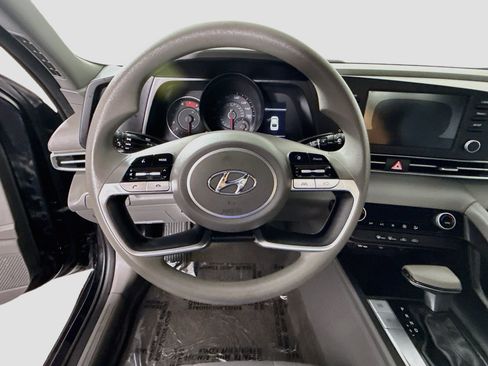 Used 2022 Hyundai Elantra SEL FWD image 13