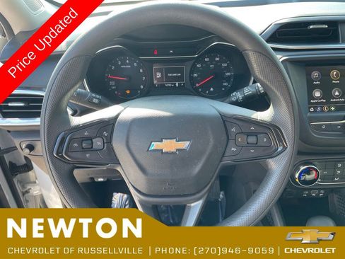 Used 2023 Chevrolet TrailBlazer LT FWD image 13