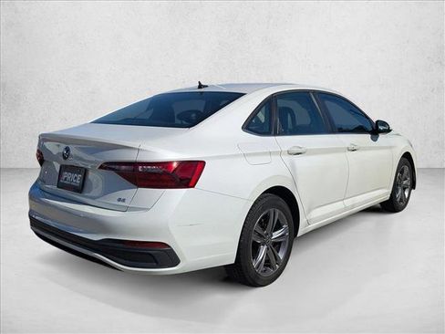 Used 2022 Volkswagen Jetta SE image 5