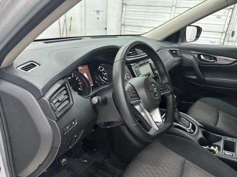 Used 2018 Nissan Rogue SV FWD image 14