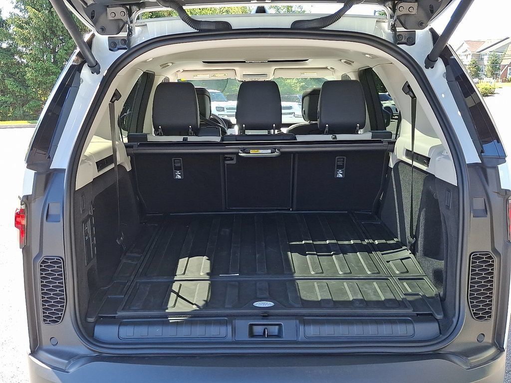 Certified 2026 Land Rover Discovery S AWD/4WD image 27
