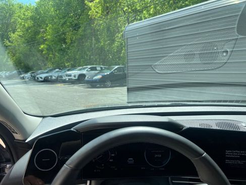 Used 2025 Hyundai Elantra Limited image 17