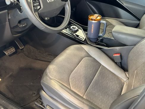 Used 2023 Kia Niro Wave w/ Wave Preserve Package FWD image 4