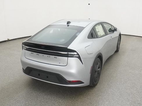 New 2026 Toyota Prius Plug-In Hybrid FWD image 8