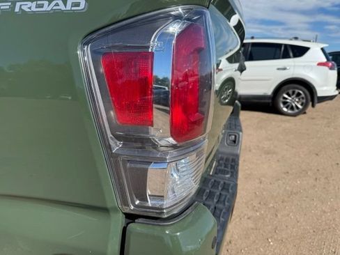 Used 2021 Toyota Tacoma TRD Off-Road w/ TRD Premium Off Road Package AWD/4WD image 13