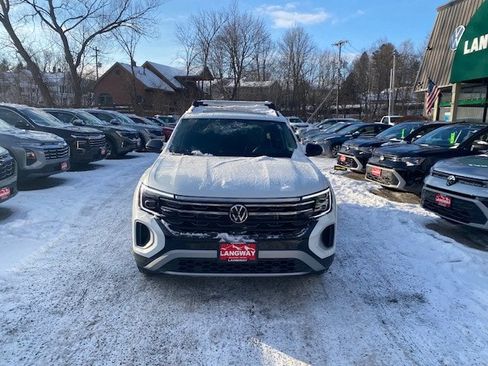 New 2026 Volkswagen Atlas Peak Edition image 2