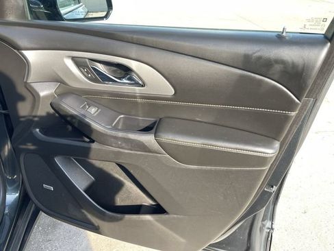 Used 2018 Chevrolet Traverse LT AWD/4WD image 16