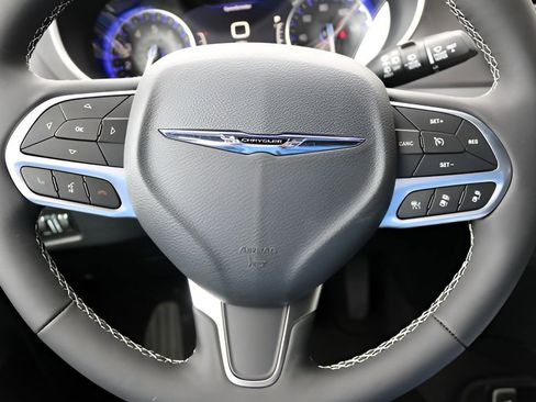 New 2026 Chrysler Pacifica Select FWD image 21
