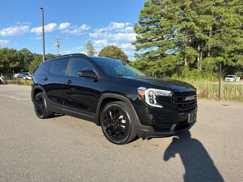 Used 2023 GMC Terrain SLE w/ Elevation Edition FWD image 4