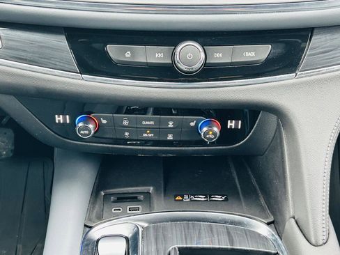 Used 2023 Buick Enclave Essence image 22