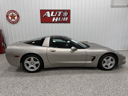 Used 1999 Chevrolet Corvette Coupe w/ Performance Handling Pkg RWD image 3