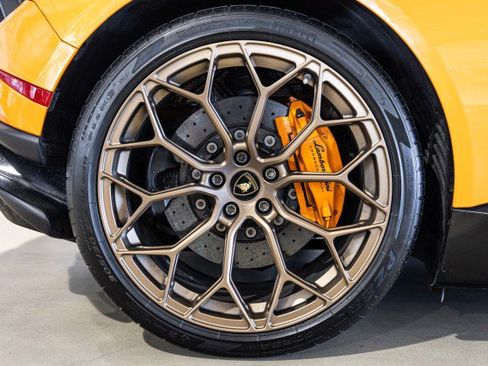 Used 2018 Lamborghini Huracan Performante AWD/4WD image 33