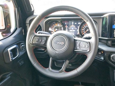 Certified 2024 Jeep Gladiator Rubicon w/ Technology Group image 30