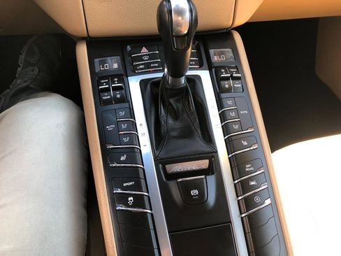 Used 2017 Porsche Macan AWD/4WD image 27