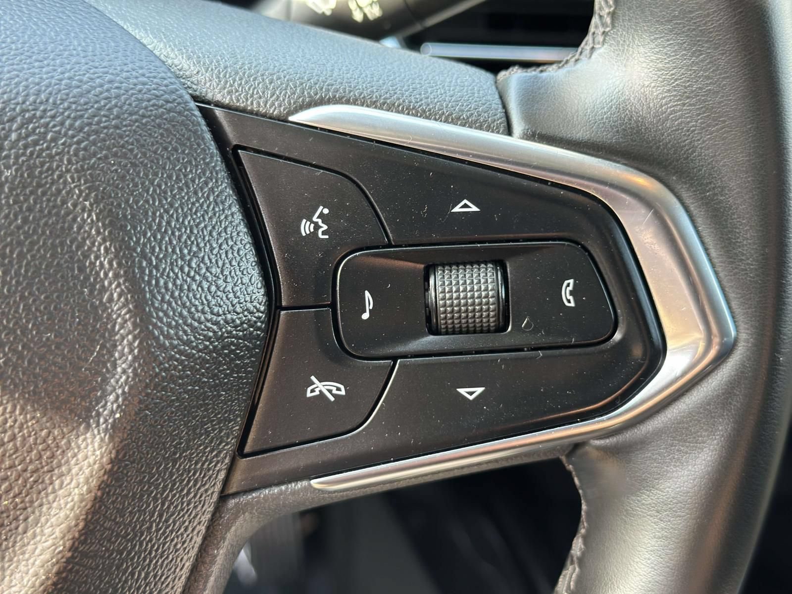 Used 2024 Chevrolet Trax LT w/ Driver Confidence Package FWD image 18