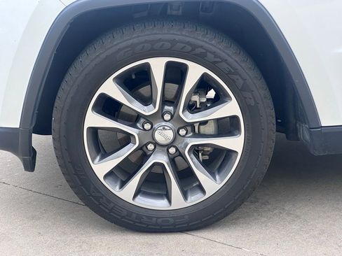 Used 2018 Jeep Grand Cherokee Limited image 9